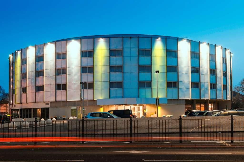 Best Western London Heathrow Ariel Hotel Hayes  Exterior photo