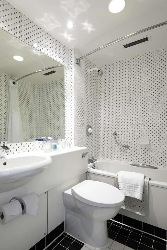 Best Western London Heathrow Ariel Hotel Hayes  Exterior photo